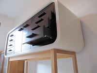 Schwebendes Sideboard mit Holzfront